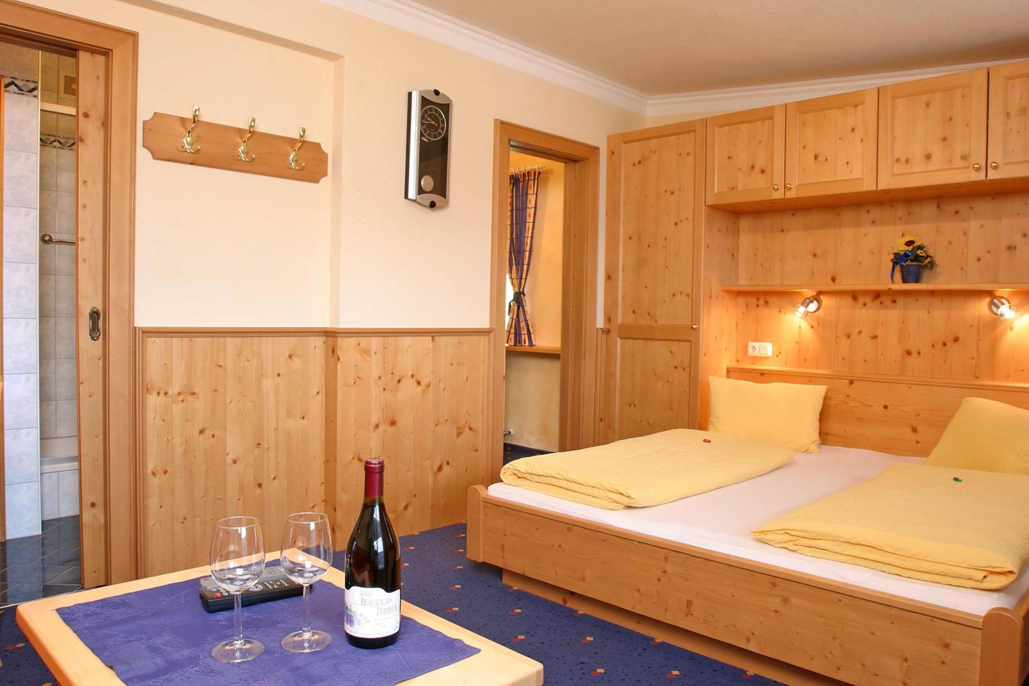 Neukirchen am Großvenediger Pension Sonneck מראה חיצוני תמונה