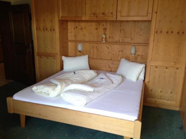 Neukirchen am Großvenediger Pension Sonneck חדר תמונה